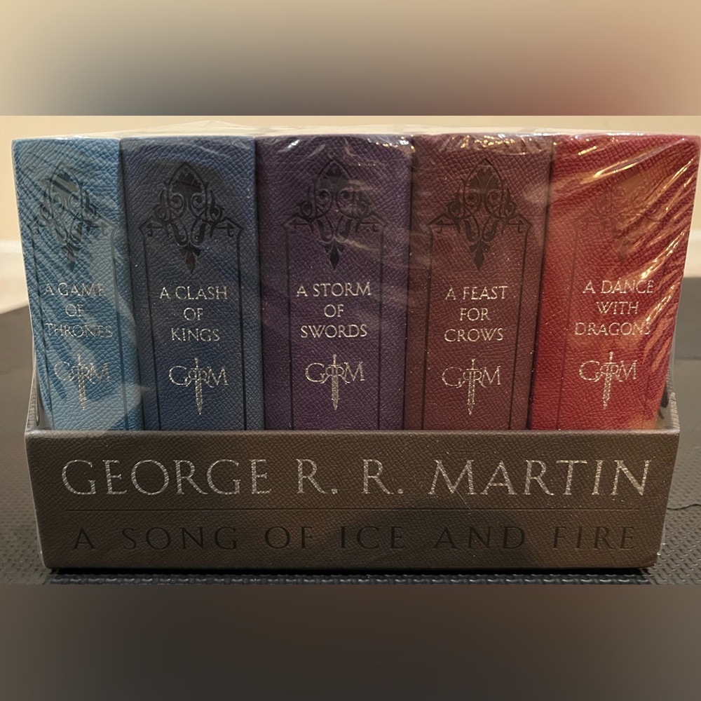 New Game of Thrones Leather-Cloth Boxed Set